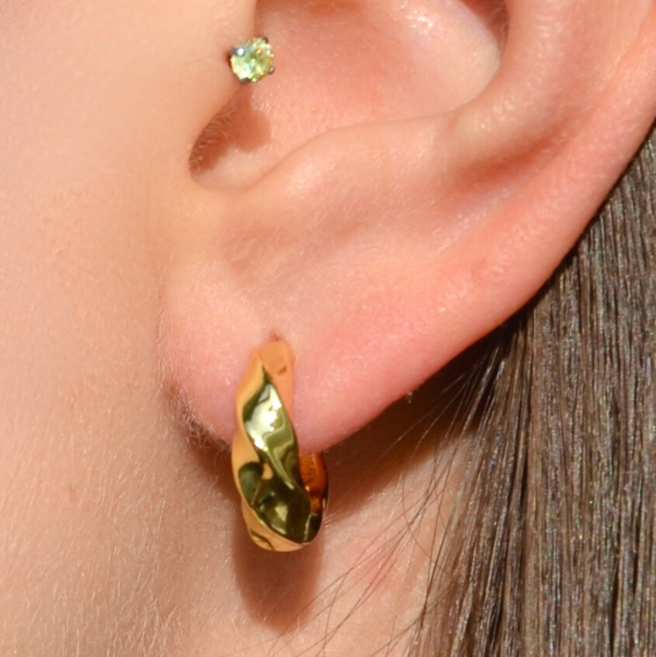 Zierliche Wave Creolen | Goldene Ohrringe